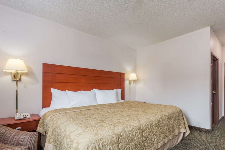 Room 17 of 25