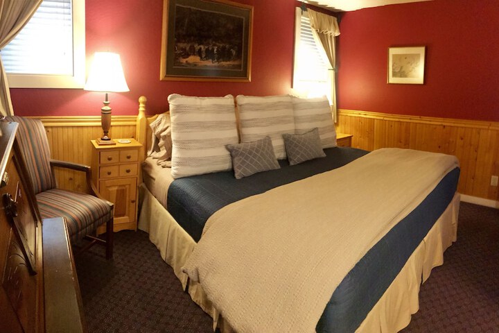 Room 33 of 79