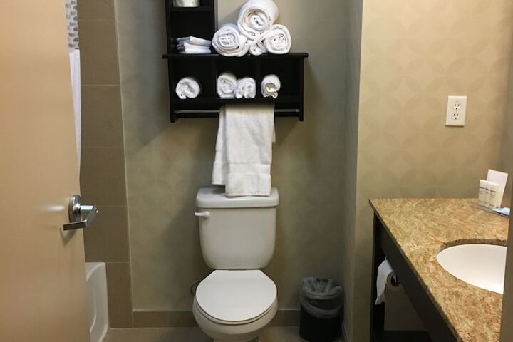 Room 28 of 46