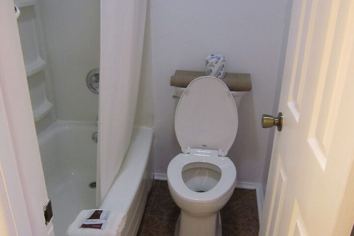 Room 4 of 12