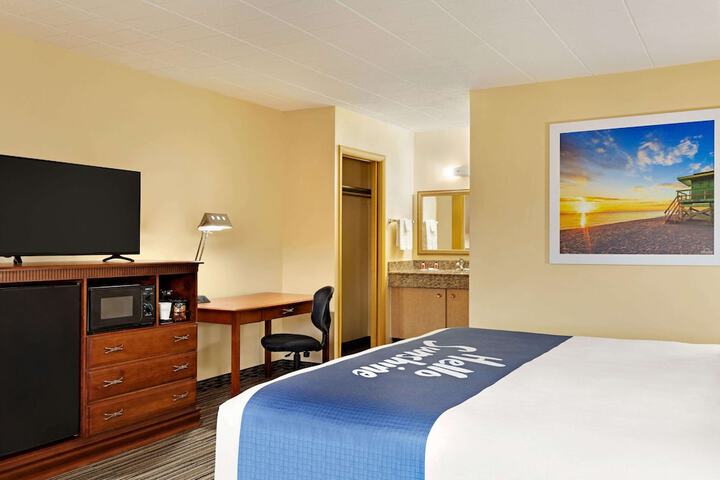 Room 15 of 19