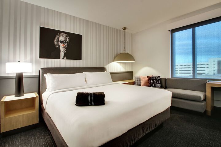 The Rose Chicago Tapestry Collection by Hilton