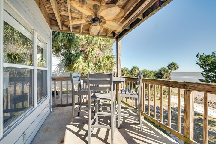 Cedar Key Condo w / Balcony & Gulf Views!