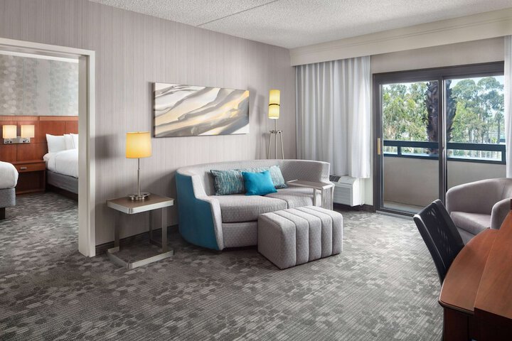 Room 14 of 27