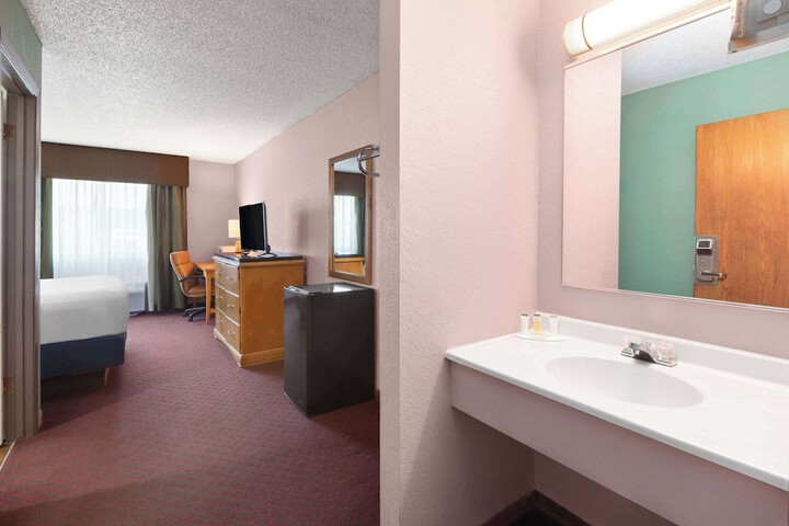 Room 41 of 47