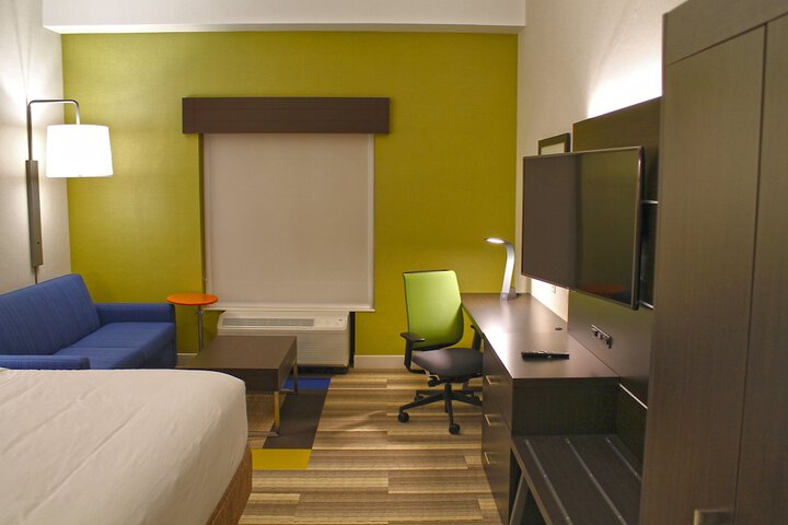Room 52 of 63