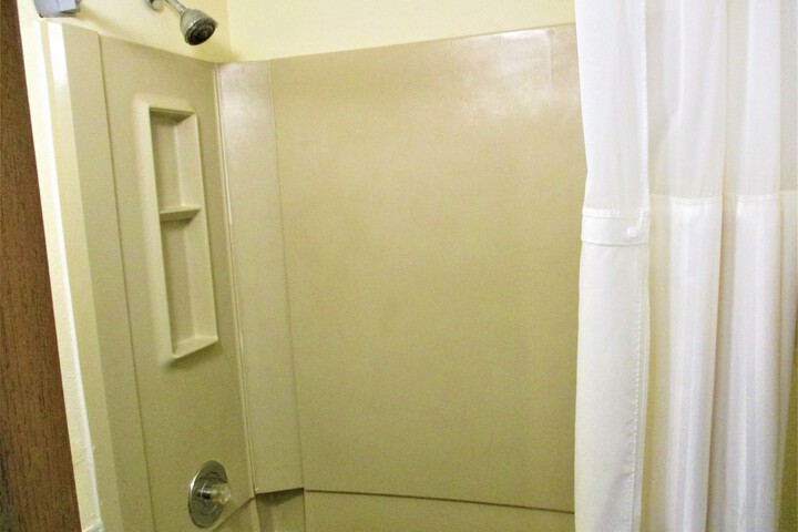 Room 11 of 16