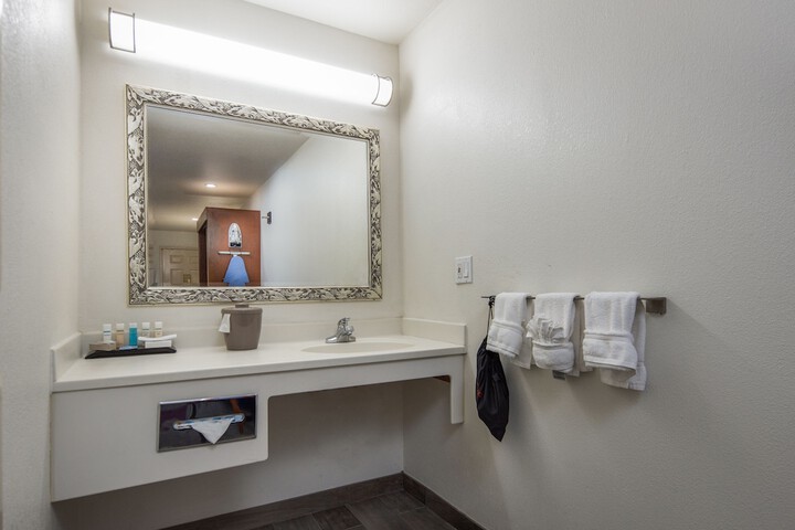 Room 6 of 35