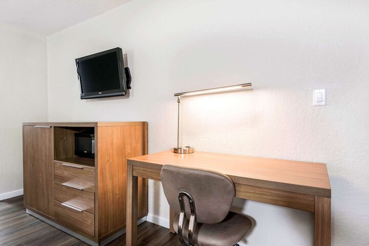 Room 110 of 167