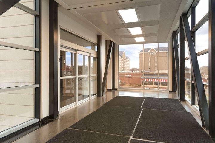Country Inn & Suites by Radisson Bloomington at Mall of America, MN