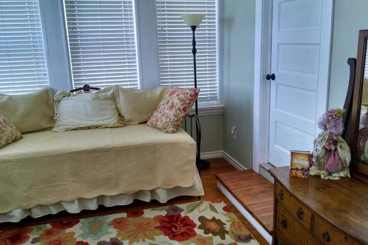 Sandstone Street Bed and Breakfast