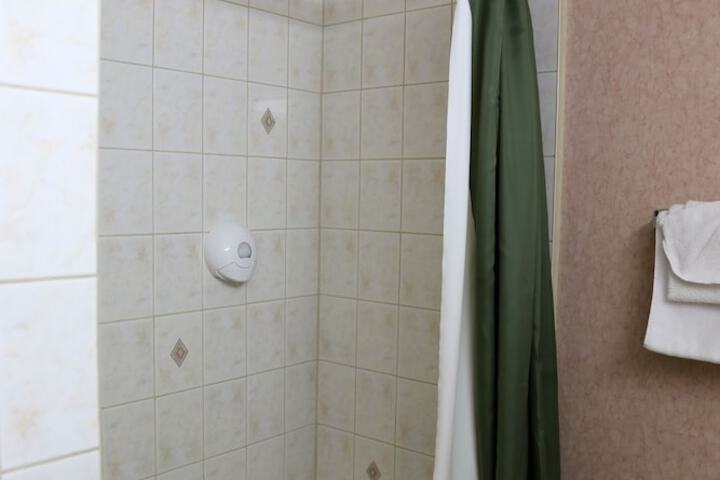 Room 27 of 48