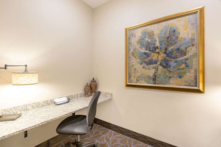 Business Center 25 of 26