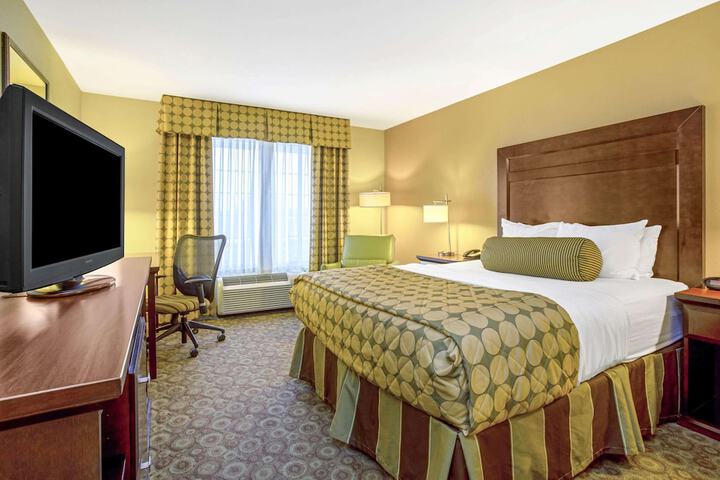 La Quinta Inn & Suites by Wyndham Dickinson