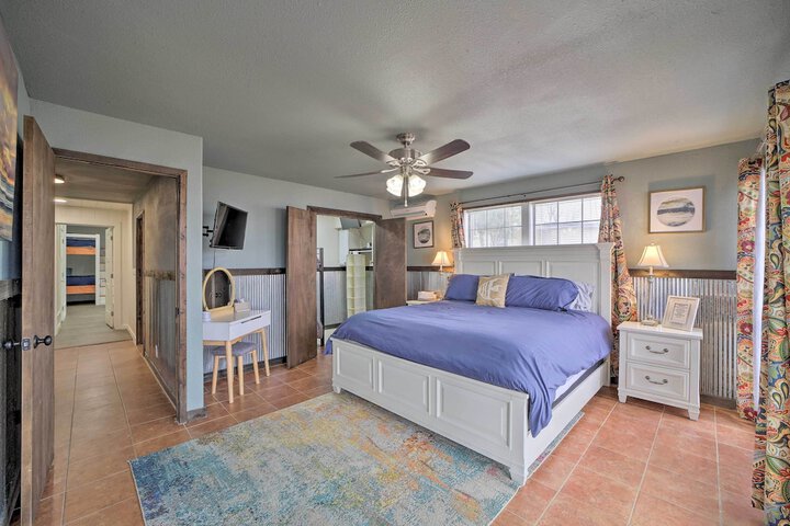 Private Beach: Waterfront Disney Getaway!