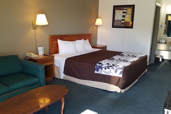 Room 10 of 27