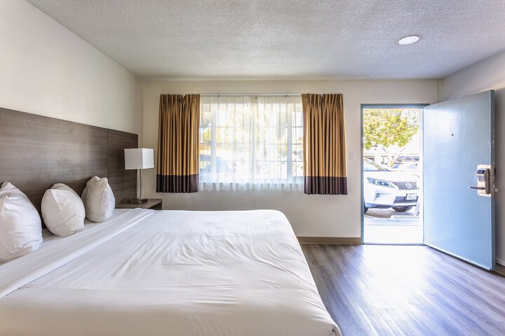 Room 26 of 35