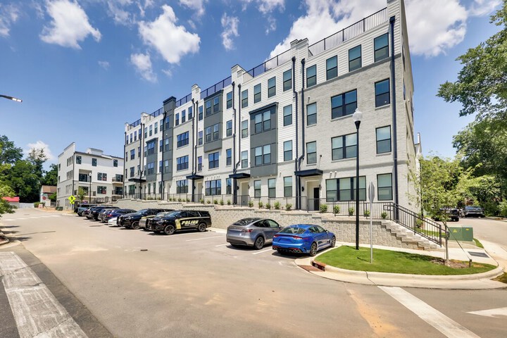 Modern Downtown Apt w / Balcony in Wake Forest!