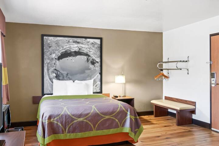 Super 8 by Wyndham Santa Rosa