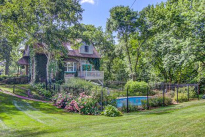 James Mulvey Carriage House Inn