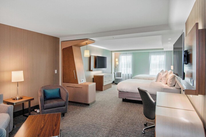 Courtyard by Marriott Raleigh Cary / Parkside Town Commons
