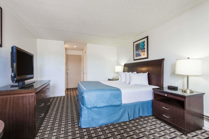 Room 16 of 24