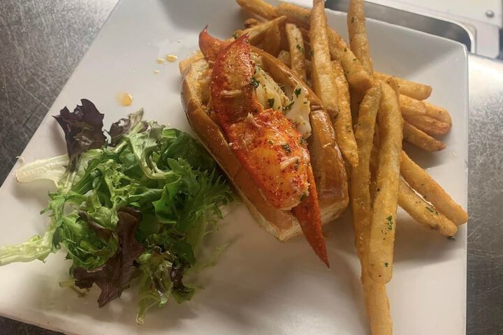 Dining 42 of 58