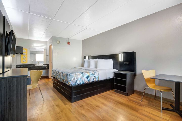 Room 25 of 33