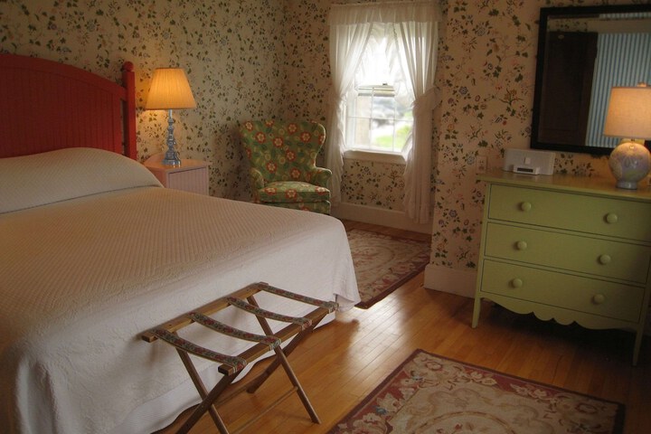 The Colony Hotel
