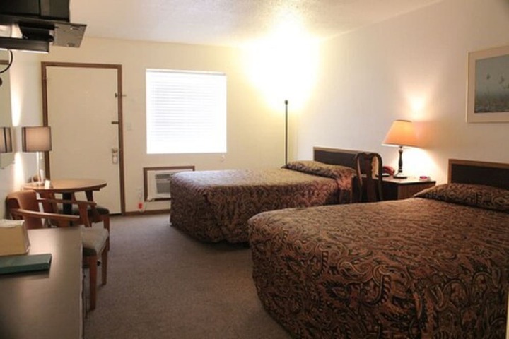 Room 10 of 16