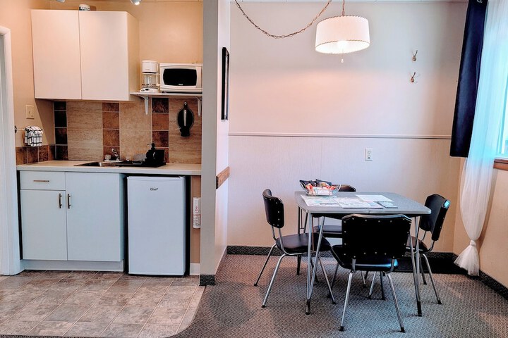 Room 70 of 83