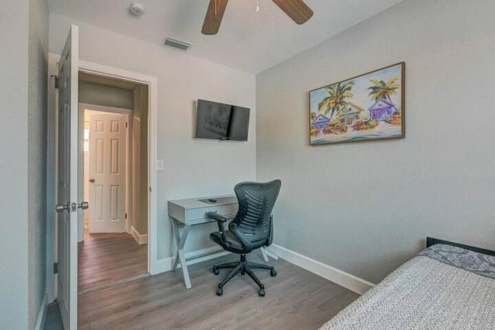 Heated Pool Close to St. Pete Tampa Pet Friendly