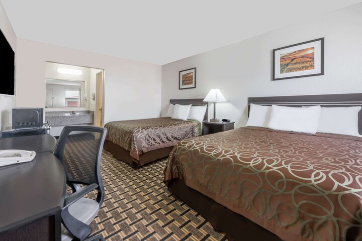 Room 8 of 18
