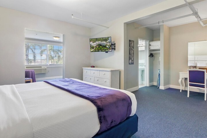 Room 25 of 149
