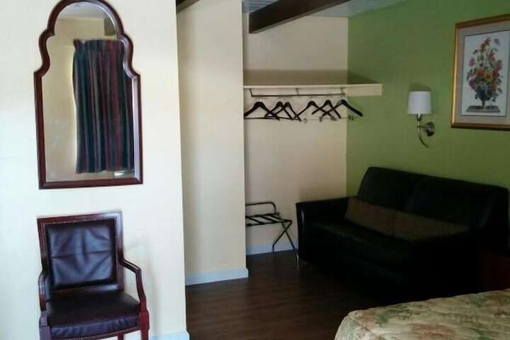 Room 45 of 77