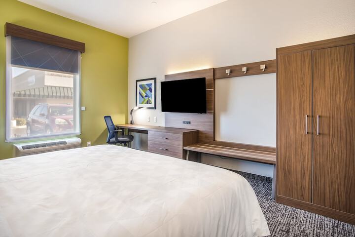 Room 12 of 46