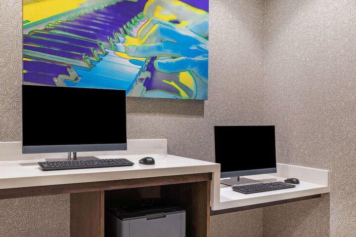 Business Center 37 of 40
