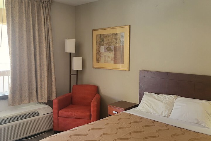 Room 25 of 32