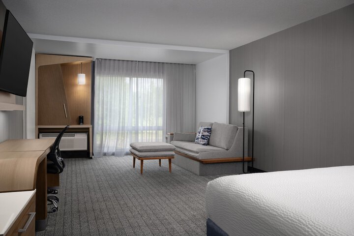 Room 13 of 37