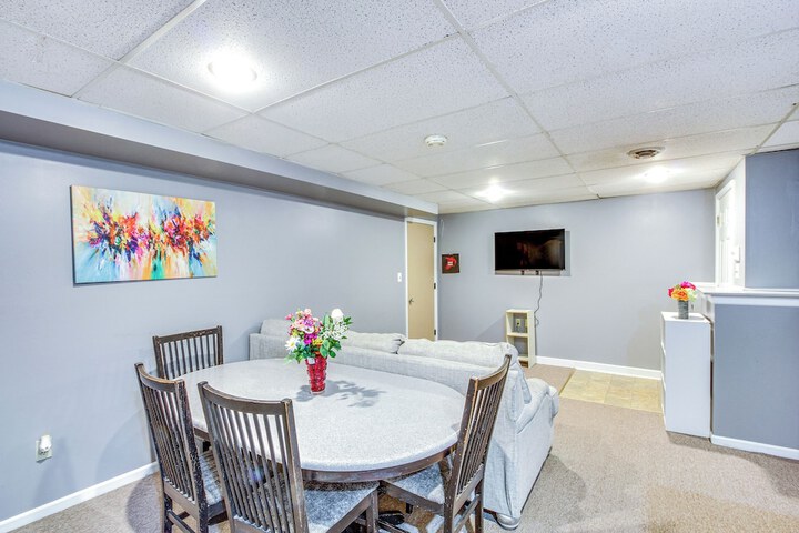 Shawnee Vacation Rental 11 Mi to Kansas City!