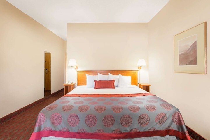 Room 15 of 39