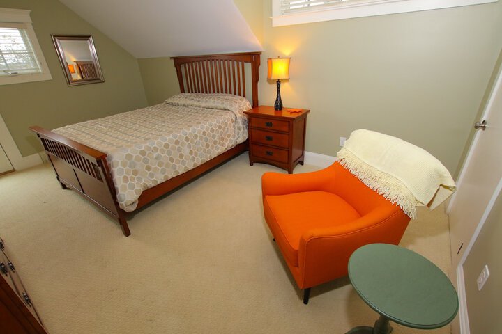 Room 211 of 373