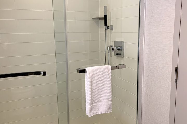 Room 34 of 103