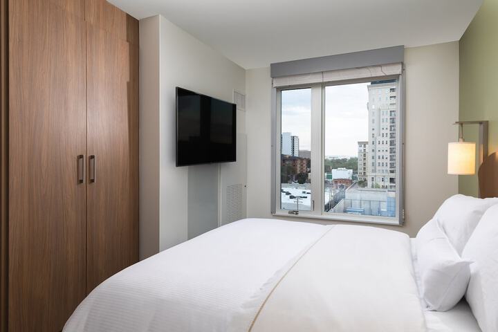 Room 34 of 65
