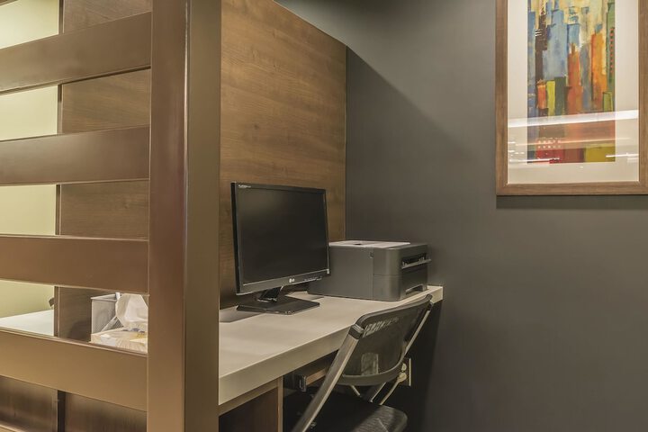 Business Center 28 of 28