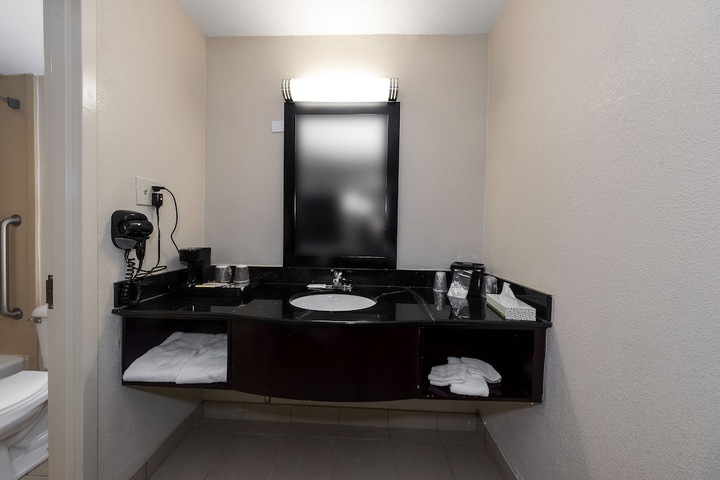 Room 33 of 41