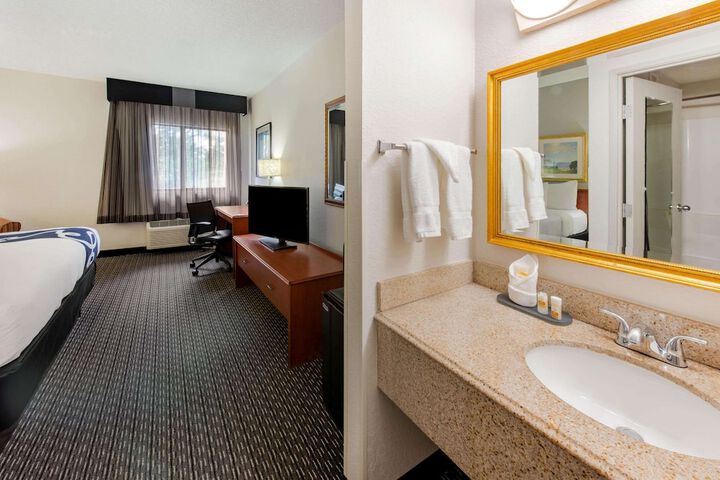 Room 34 of 52
