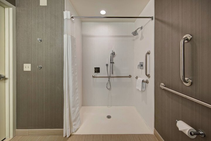 Room 12 of 27