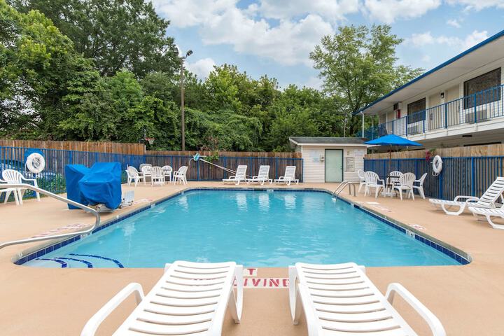 Pool 4 of 29