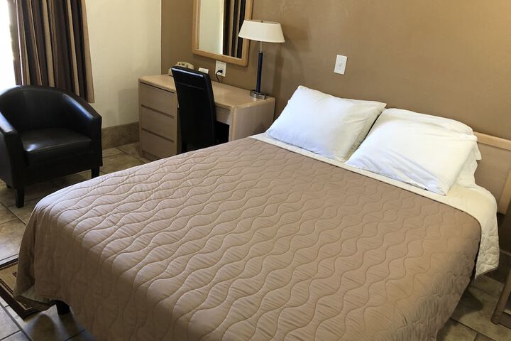 Room 25 of 38
